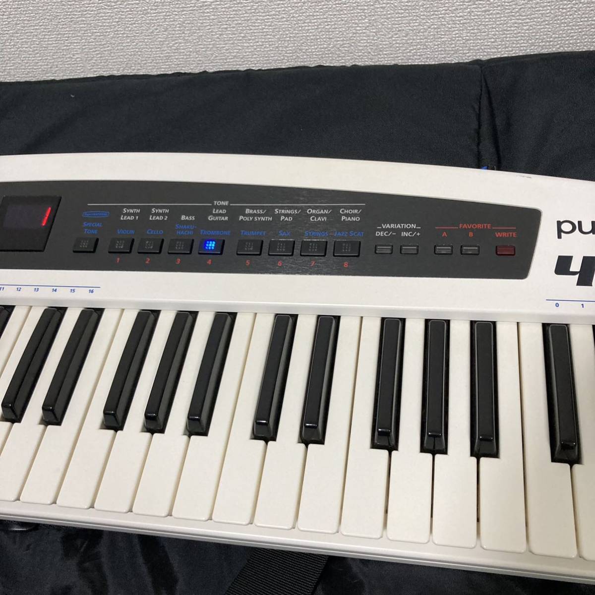 Roland ショルダー シンセサイザー AX-SYNTH 49鍵 ホワイト ローランド 