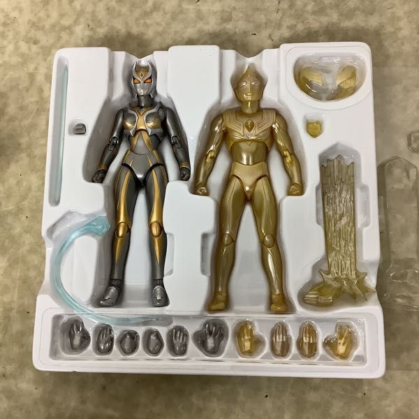 1円〜 バンダイ ULTRA-ACT ウルトラマンティガ グリッターティガ