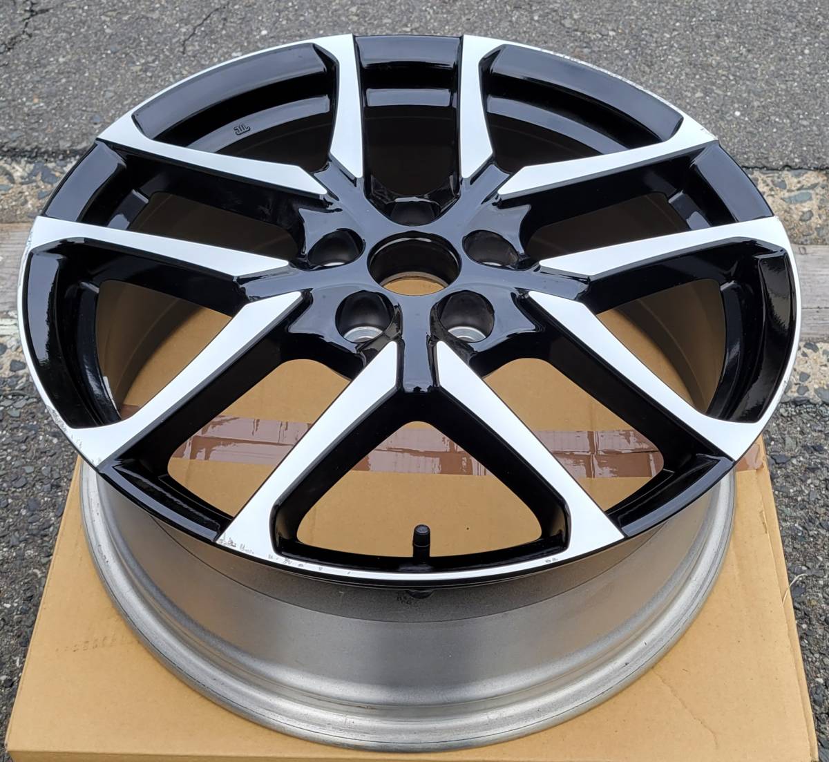 中古 TOYOTA トヨタ CH-R GRスポーツ限定 アルミホイール 1本のみ 19