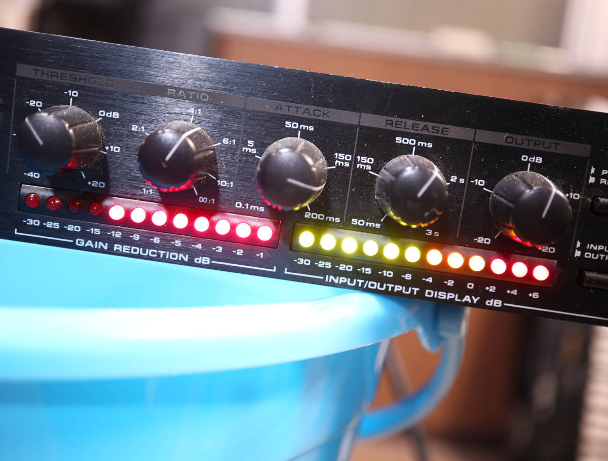 ALESIS 3630 動作チェック済み