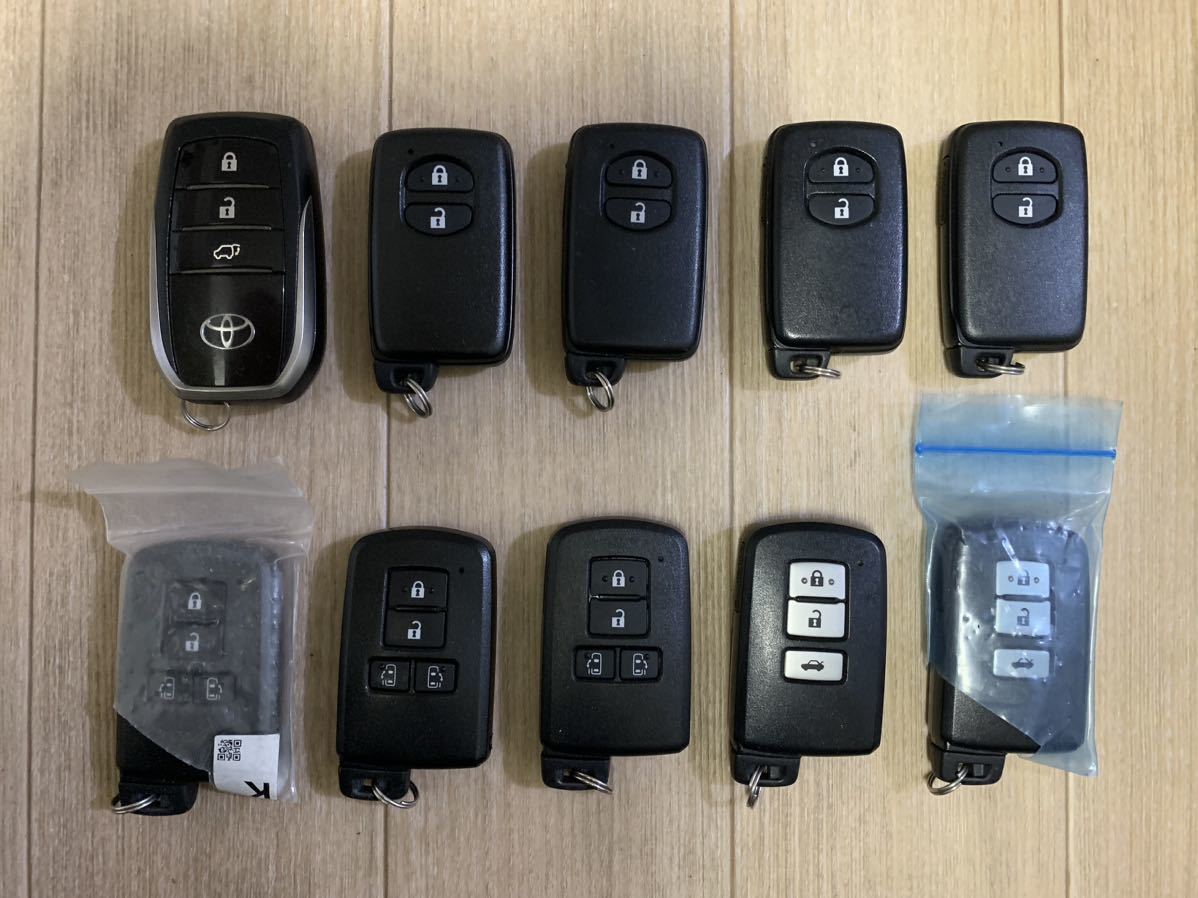 送料無料】トヨタ純正 スマートキー 220系 クラウン トランクボタン付