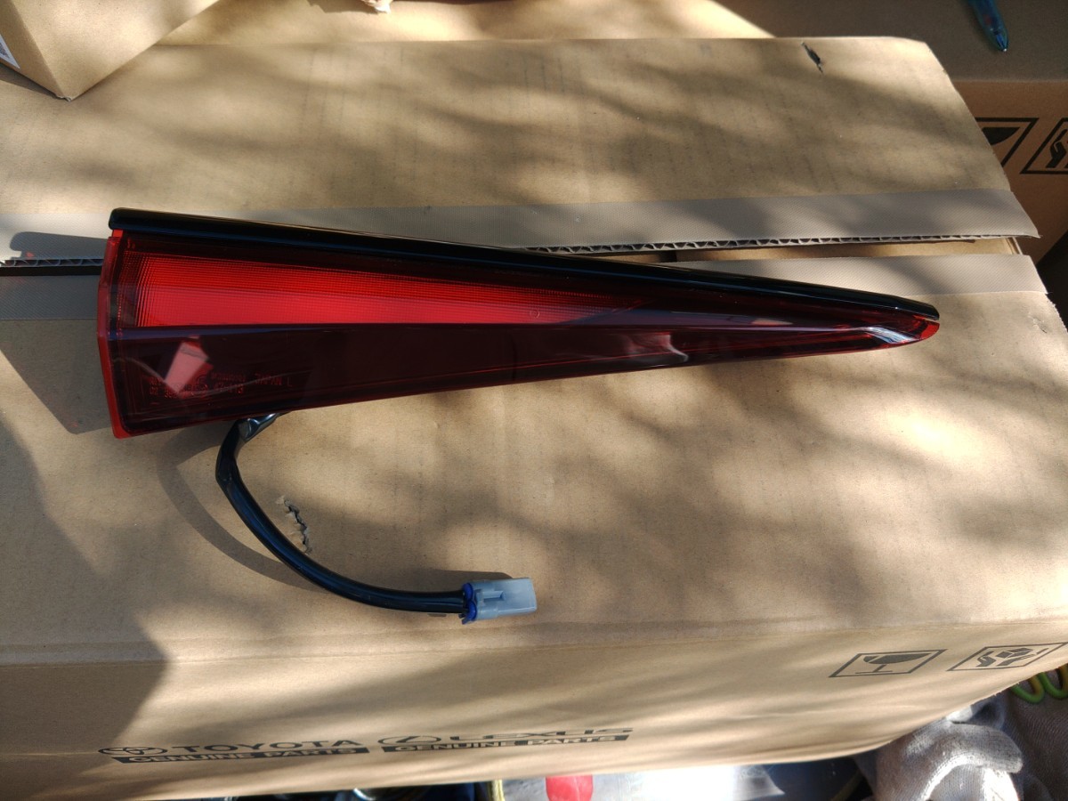 トヨタ　プリウス　ZVW50　後期　左テールランプ　バックドア_1