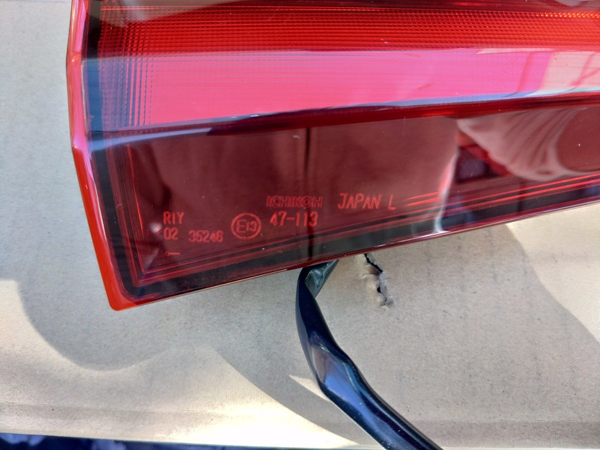 トヨタ　プリウス　ZVW50　後期　左テールランプ　バックドア_2
