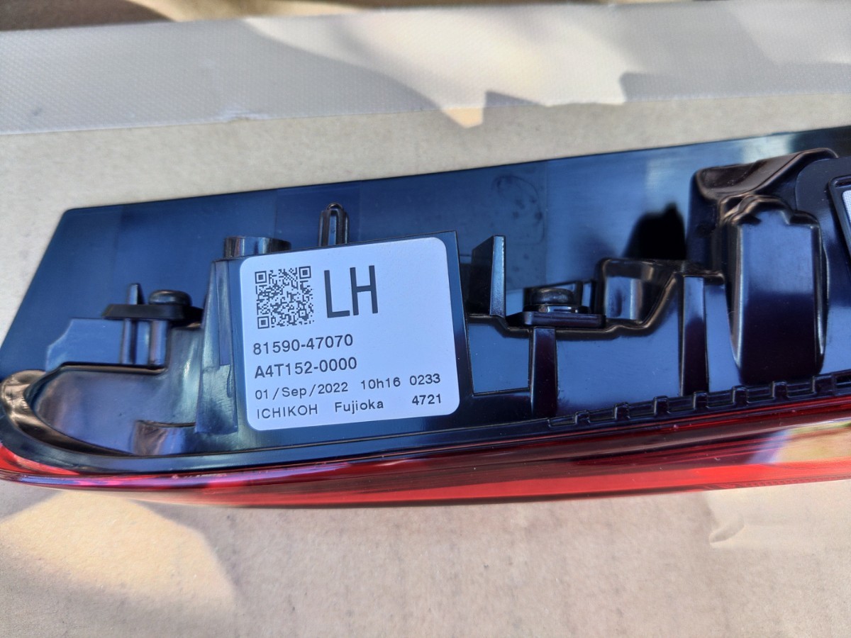 トヨタ　プリウス　ZVW50　後期　左テールランプ　バックドア_3