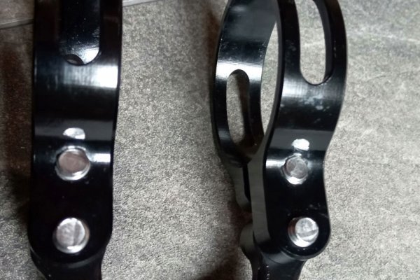 ボンネビル スラクストン ヘッドライトブラケット 41ｍｍ用 トライアンフ ボンネビル T100/T120 スラクストン ロング ヘッドライトブラケット