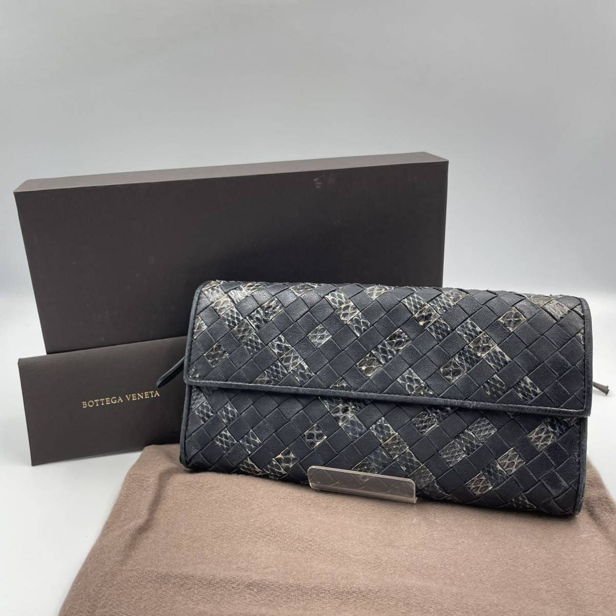 1854- BOTTEGA VENETA ボッテガヴェネタ イントレチャート 長財布 
