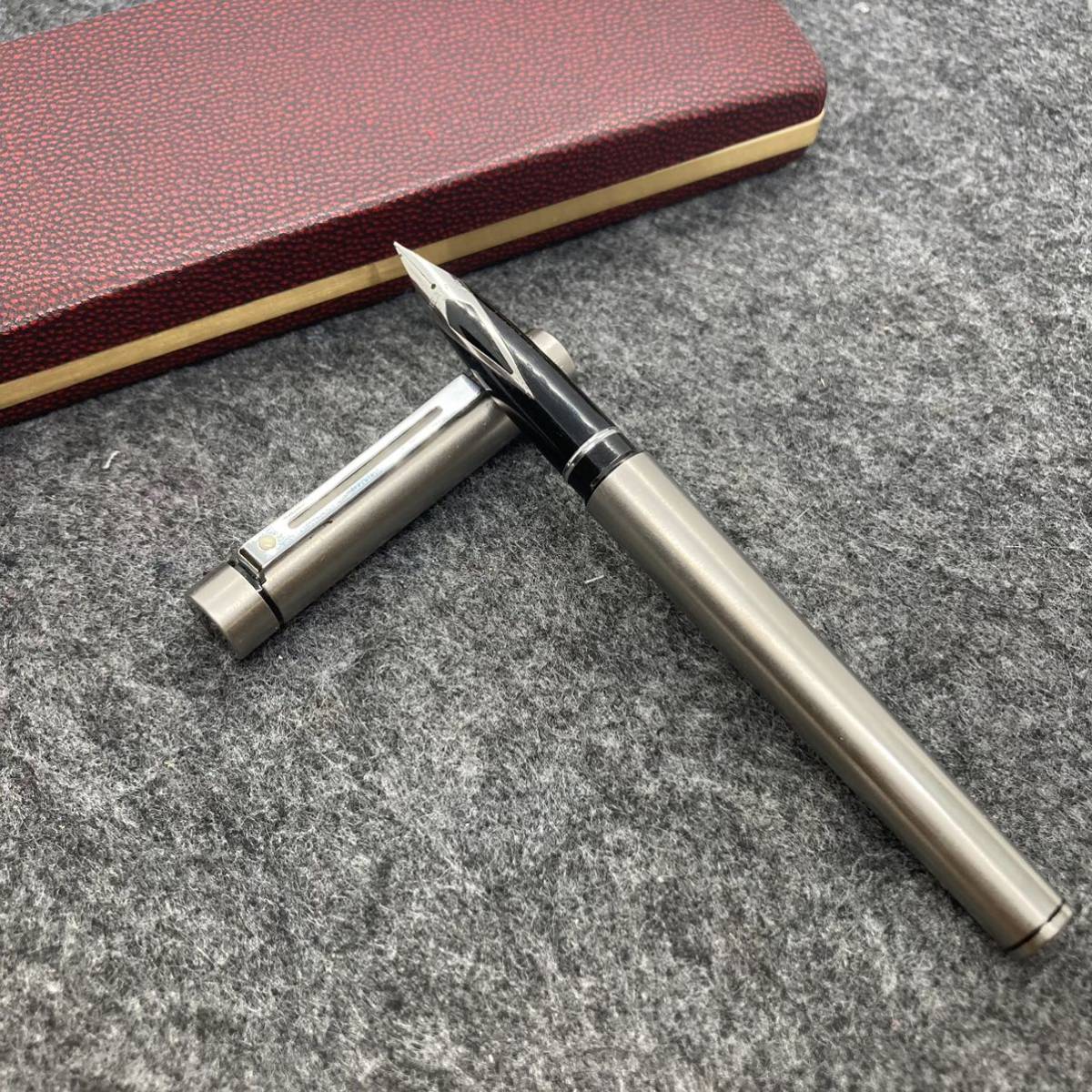 希少 K18 MONTBLANC モンブラン 万年筆 ノブレス オブリージュ 金 詳細
