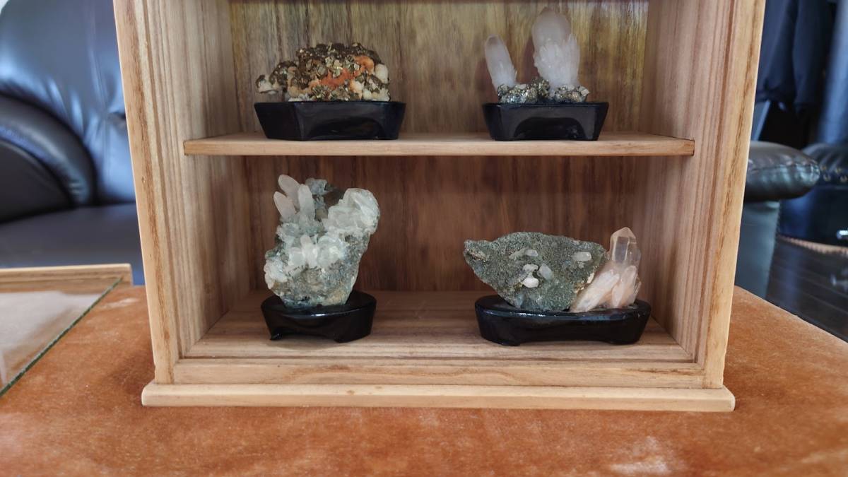 鑑賞石 鑑賞用特注ケース 台座付き】天然石 鉱石 原石 自然石 4点