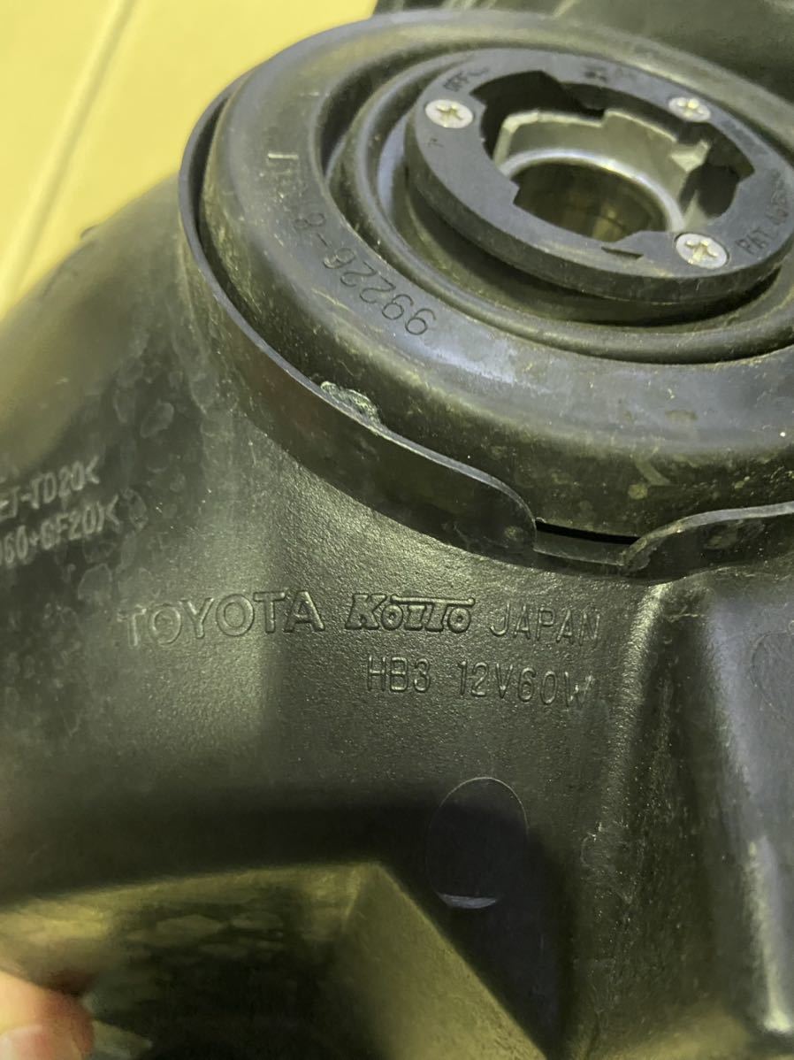 トヨタ プリウス ZVW30 前期 右ヘッドライト ハロゲン　純正 KOITO 47-29