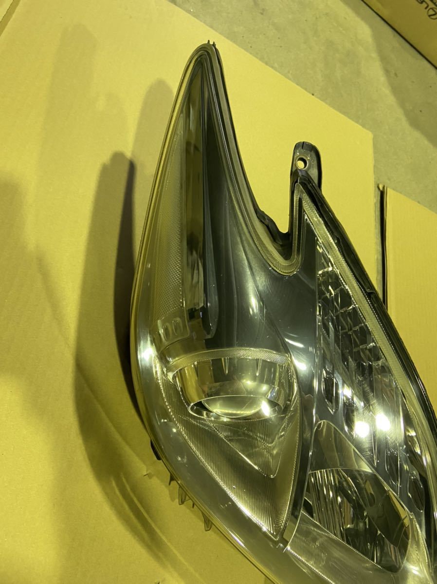 トヨタ プリウス ZVW30 前期 右ヘッドライト ハロゲン　純正 KOITO 47-29