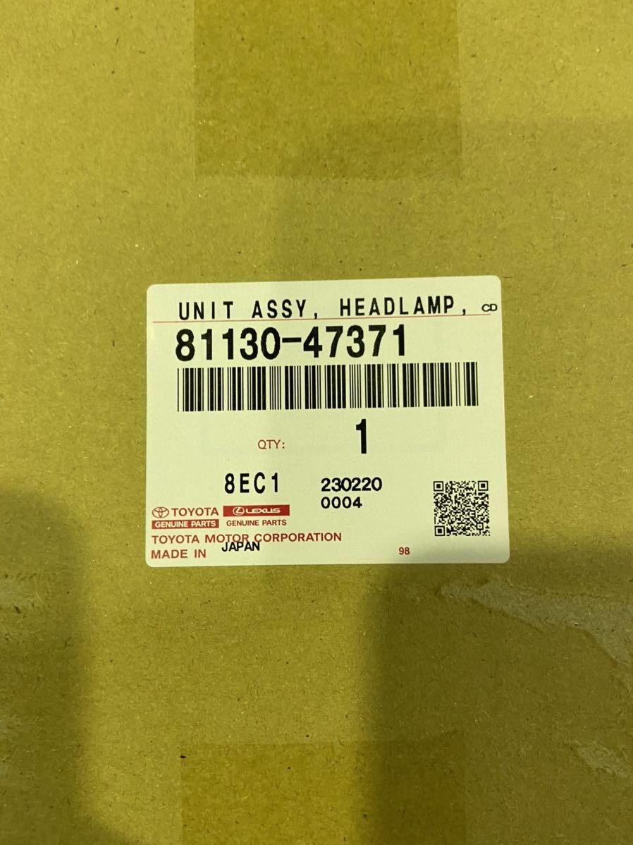 トヨタ プリウス ZVW30 前期 右ヘッドライト ハロゲン　純正 KOITO 47-29