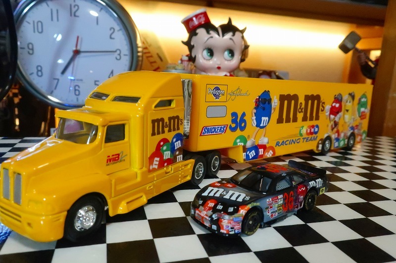 【新作入荷，本物保証】 爆レア 絶版 1点限定 m&m's エムアンドエムズ ナスカー トレーラー ＆ レーシングカー 豪華セット(キャラクター)｜売買されたオークション情報、yahooの商品情報をアーカイブ公開 - オー キャラクター