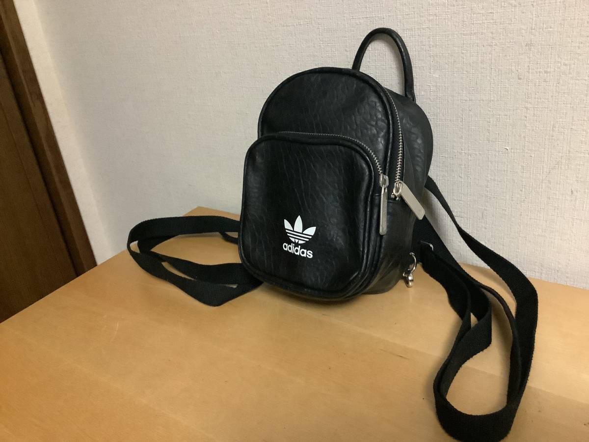 格安，定番人気 adidas アディダス ミニリュック レザーバッグ ストラップ脱着可 カートバッグ(かばん、バッグ)｜売買されたオークション情報、yahooの商品情報をアーカイブ公開 - オークファン かばん、バッグ