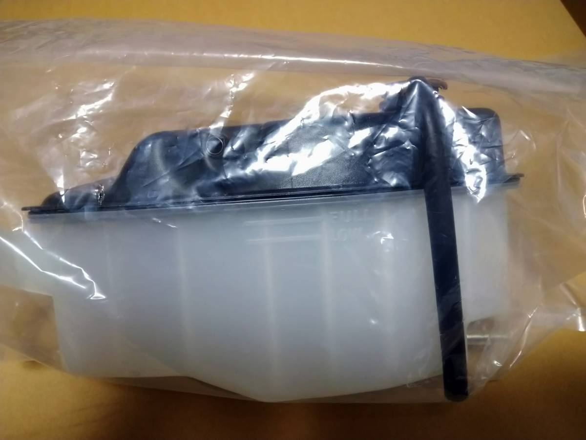 20セルシオ リザーブタンク 新品 純正タイプ UCF20 UCF21 20セルシオ用 クーラント リザーブタンク 新品 純正タイプ UCF20 UCF21
