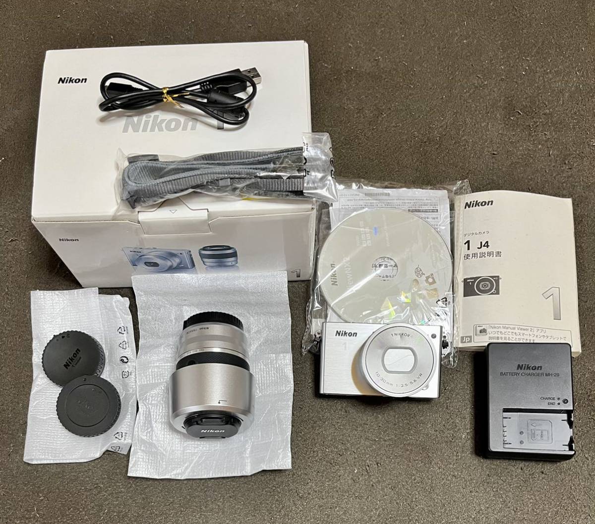Nikon 1 J4 ダブルズーム ミラーレス一眼カメラ おまけ付き - ニコン 