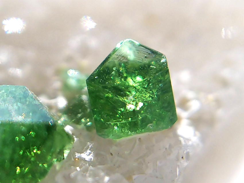 水晶 電気石 クリスタル グリーントルマリン パキスタン産 工場 水晶