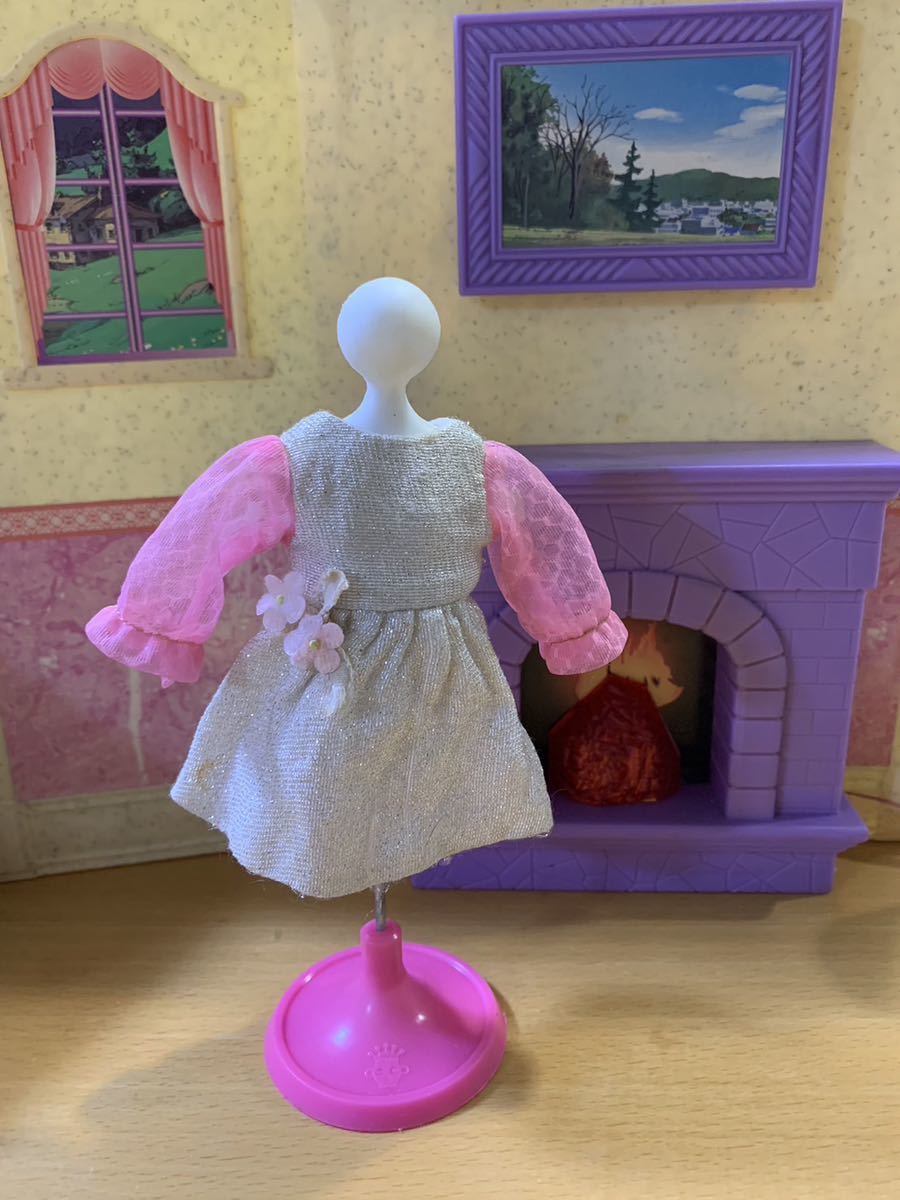初代リカちゃんビロードor別珍oお花付き 古い服刺繍タグ付き き 昭和