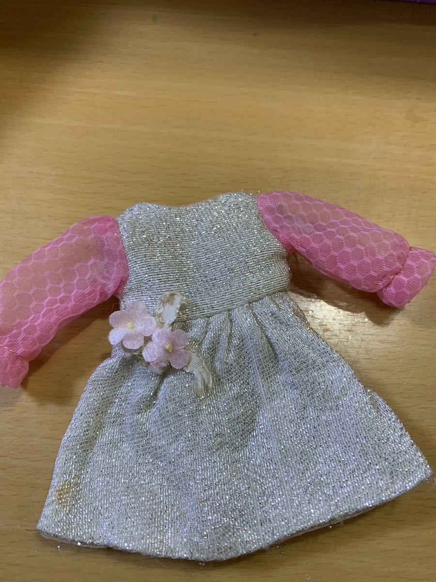 初代リカちゃんビロードor別珍oお花付き 古い服刺繍タグ付き き 昭和