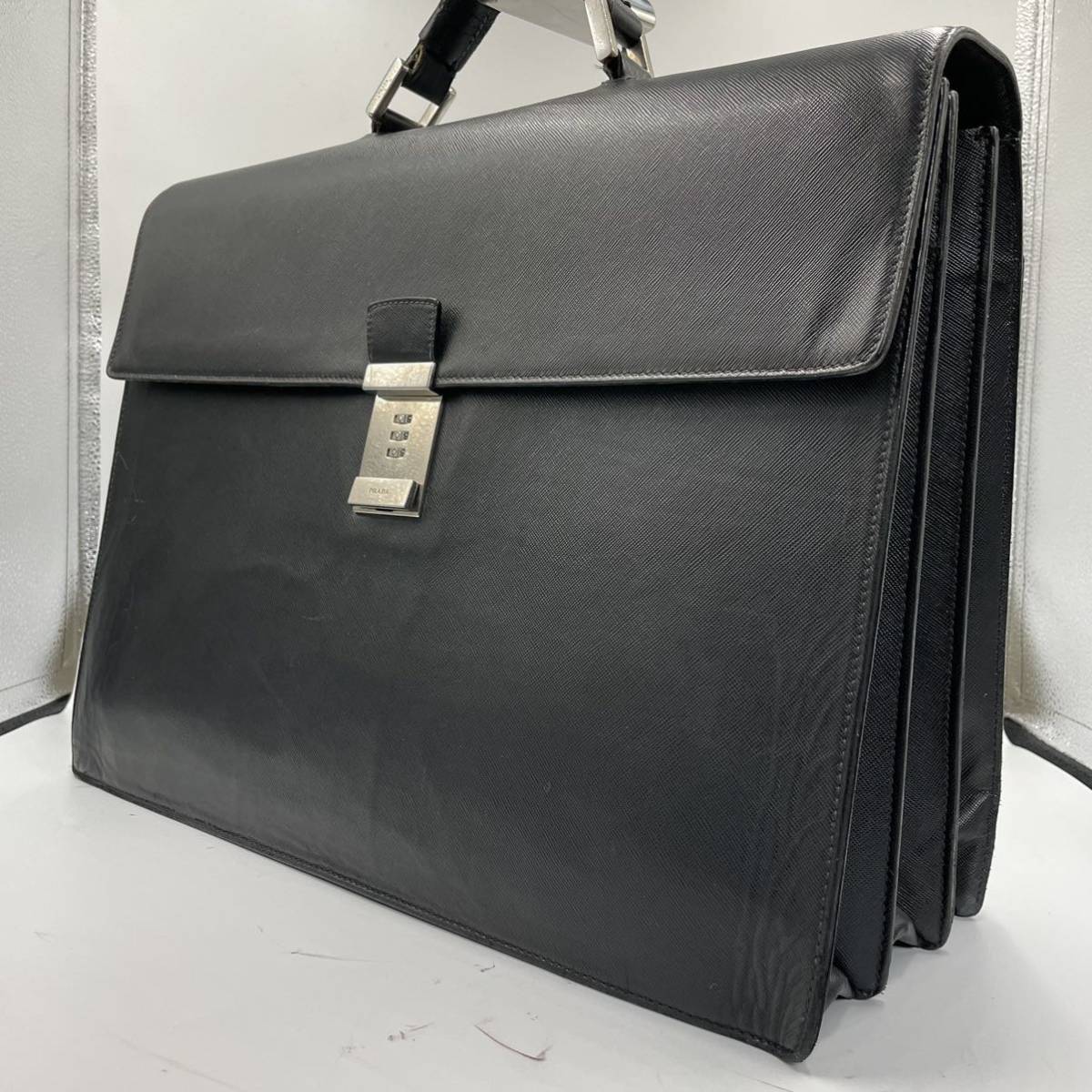 PRADA プラダ ブリーフケース ビジネスバッグ 中古 - | PRADA（素材 