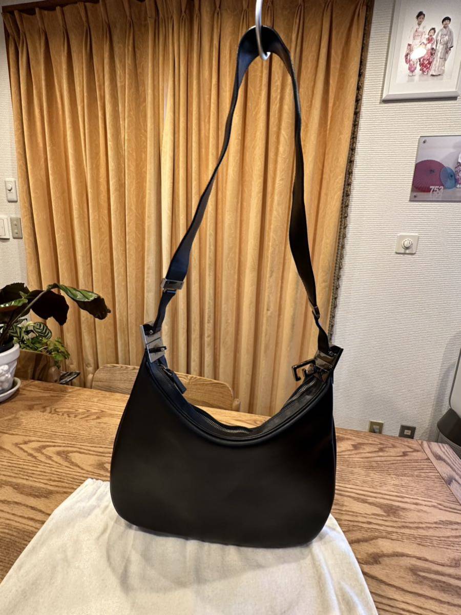 グッチ GUCCI ショルダーバッグ レザー ブラック 中古品