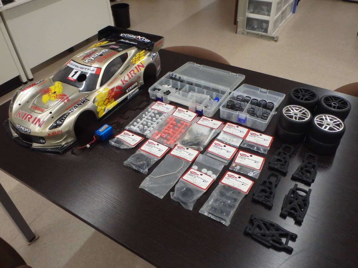 京商 1/8 インファーノ GT3 MBX MGT インファーノ GT2 SRX8 IF18