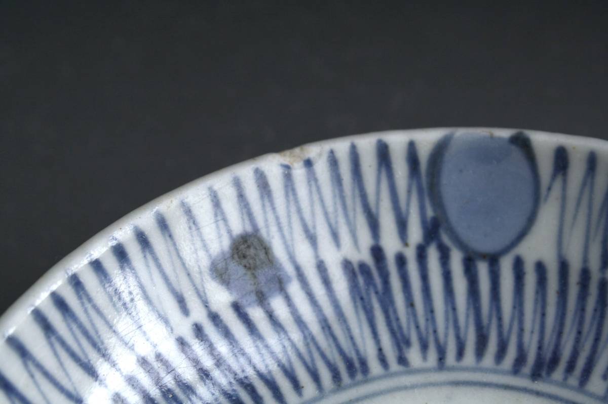 □織□ 網手紋 見込こんにゃく印判五弁花 くらわんか皿（古伊万里染付