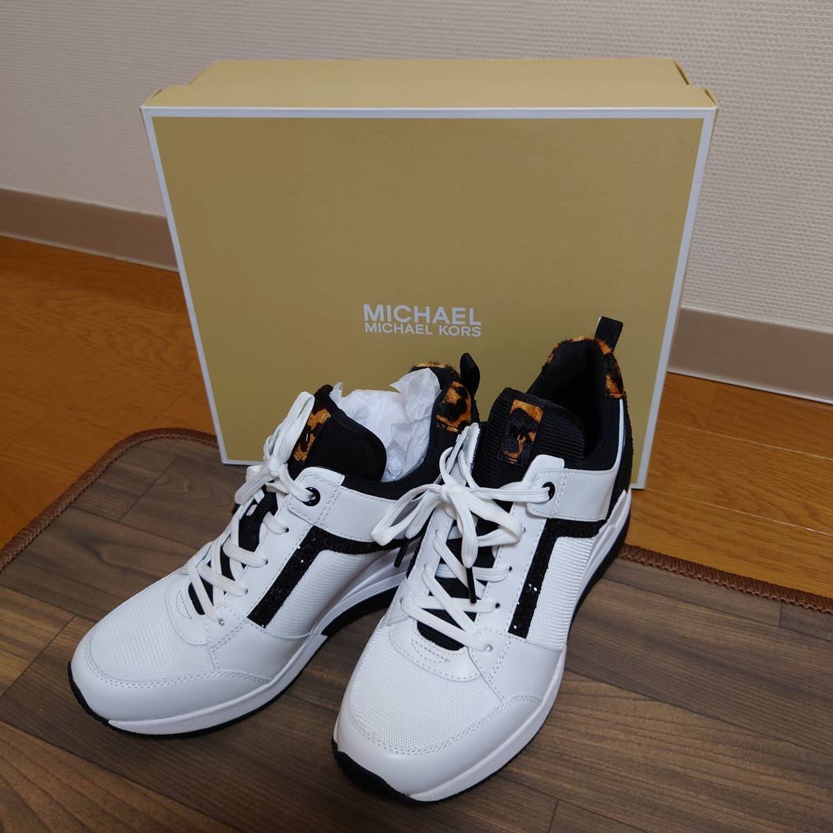 新宿伊勢丹で購入☆新品☆マイケルコースのウェッジスニーカー(US8)