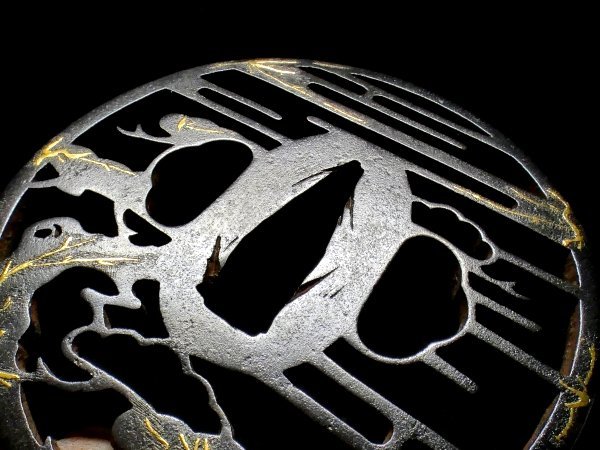 厳選金工特集⑤ 鉄味抜群！ 「肥後」の極上透かし鍔！ 霞に松図透かし