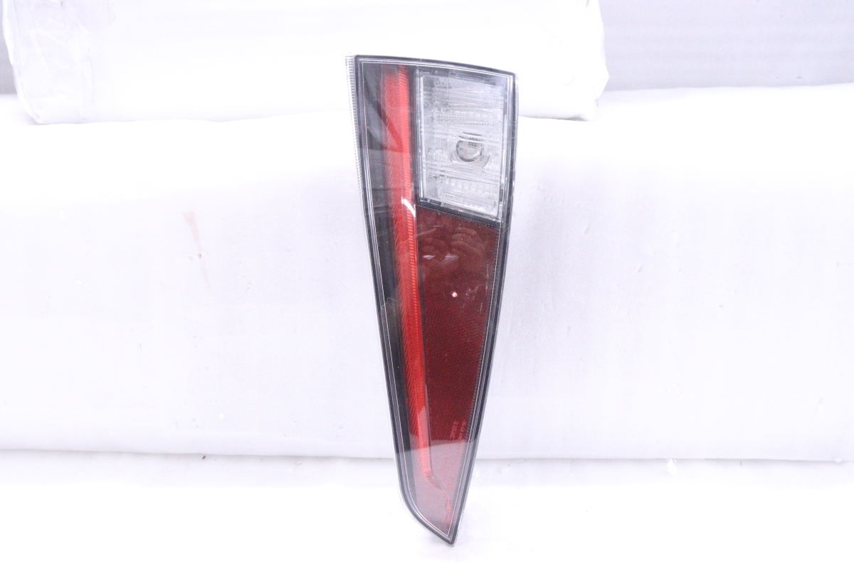トヨタ　プリウス　ZVW50　右ライト 34-1120☆前期 LED ZVW50 プリウス☆右テールライト リアフォグ無