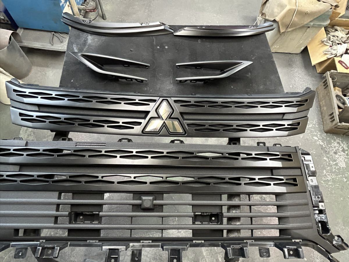 三菱　デリカD5 後期　グリル　チッピング&マットブラック塗装