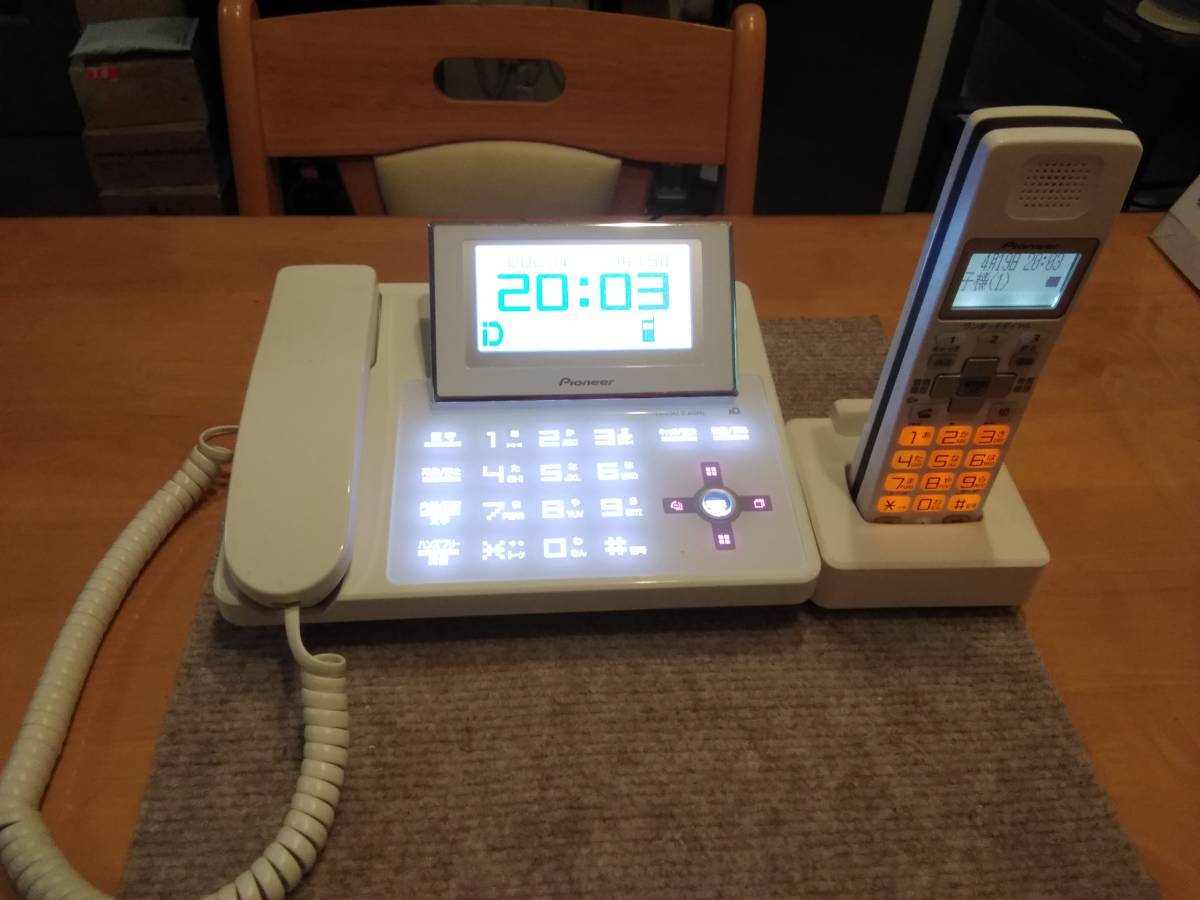 送料無料，豊富な 美品【子機付 ハンズフリー通話対応 迷惑電話ガード機能搭載】Pioneer パイオニア 留守電 TF-SD8200-W（パールホワイト）
