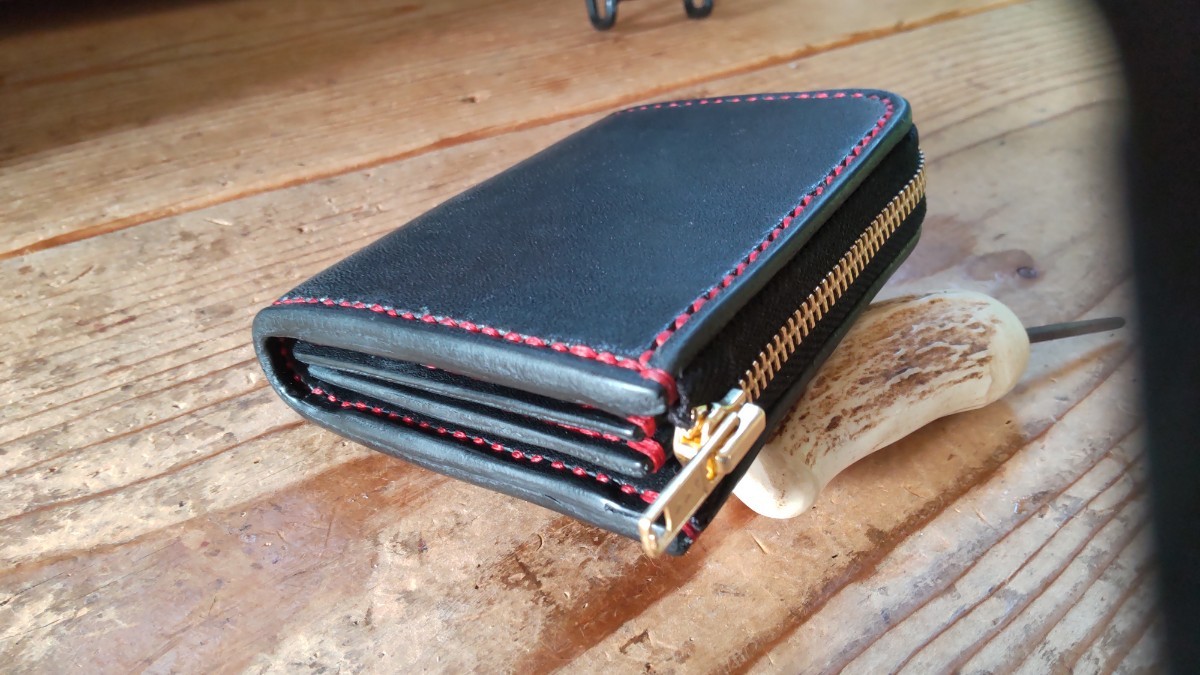 革細工 ハンドメイド 栃木グレージングサドルレザー ブラックカラー芯通し ファスナーコンパクトウォレット 手縫い