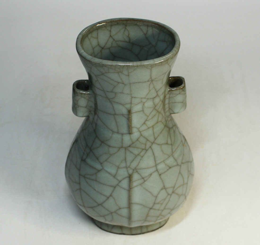 GE】Y224【コレクター所蔵品】時代 南宋青磁浮牡丹紋壺/中国古玩 中国美術