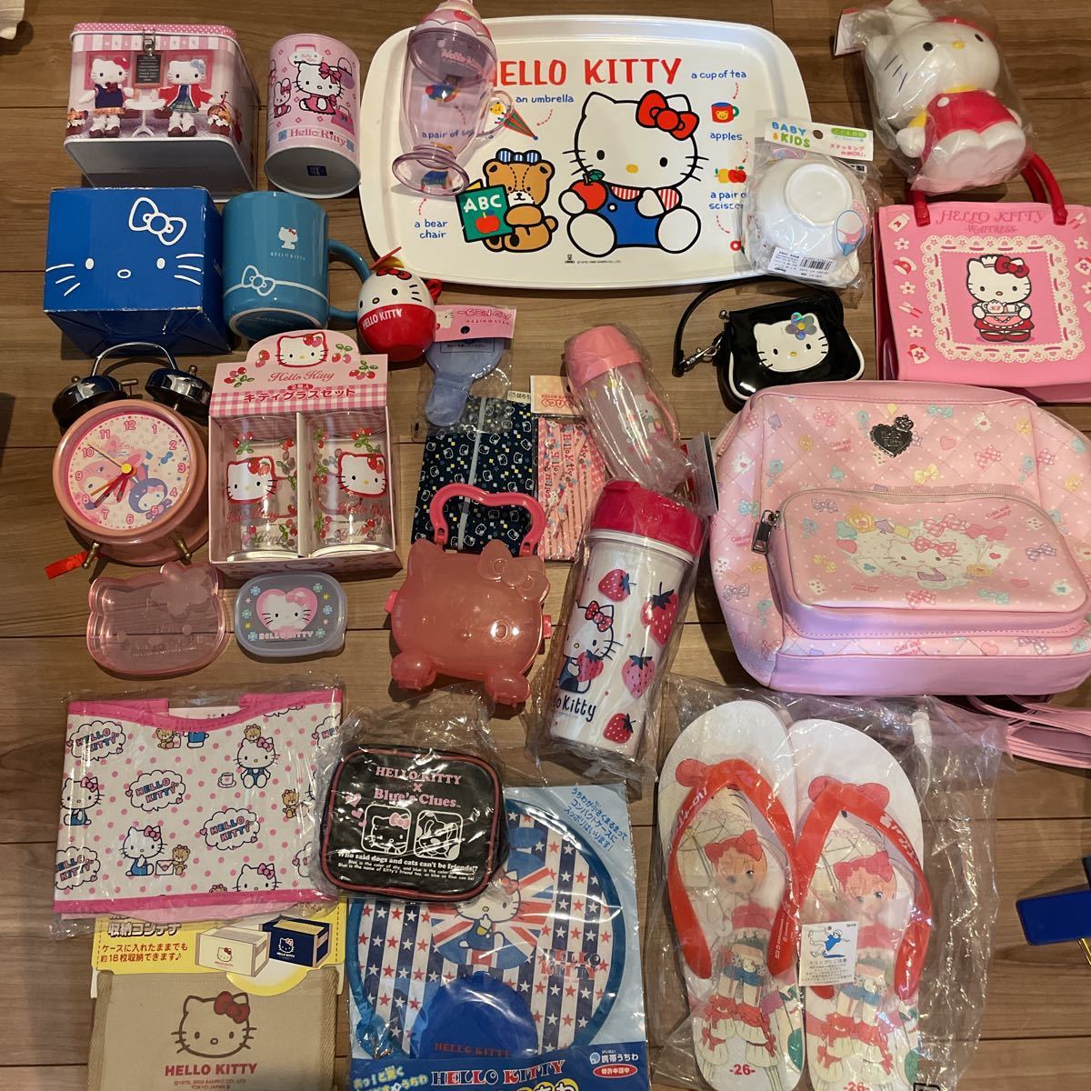 送料無料，爆買い サンリオ ハローキティ まとめ売り トレー シャンプーボトル ケース うちわ ボトル マグカップ ペアグラス ポーチ リュックサック(ハローキティ)｜売買されたオークション情報、yahooの商品 ハローキティ