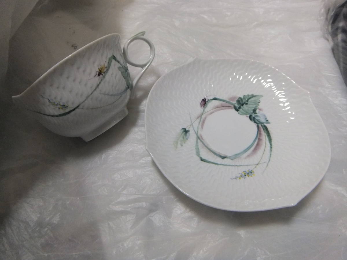 未使用 一般家庭で飾ってあったお品 マイセン Meissen 波の戯れ ティーカップ(29623)&ソーサー(29613) セット 食器 カップ&ソーサー 