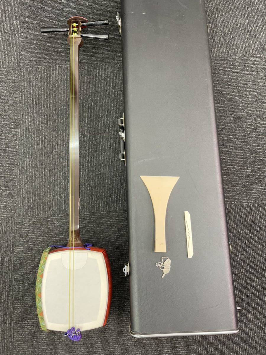 三味線 ハードケース付き 太棹 津軽三味線 和楽器 紅木 丸打胴 全長約102cm