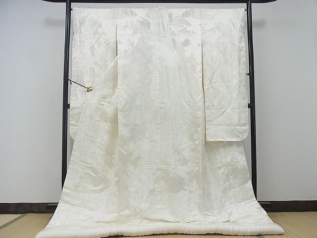 花美人□豪華白打掛 白無垢 花嫁 婚礼 ブライダル 刺繍 孔雀 飛鶴