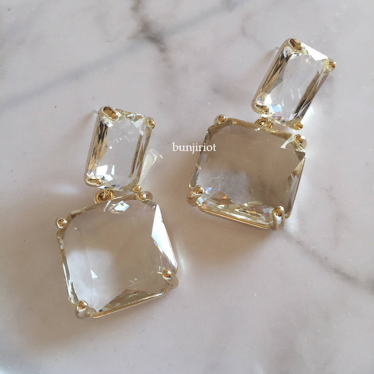 SILVER925使用☆ゴールドスクエア型クリアビジューピアス