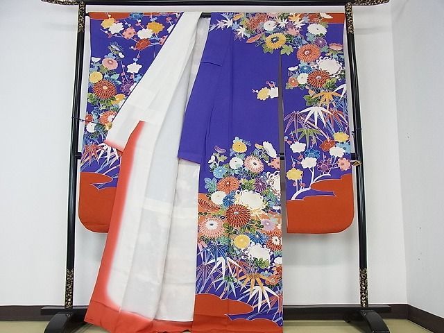 花美人着物□豪華振袖 正統派古典 花籠に乱菊散らし文様 白⁄金 菊柄 