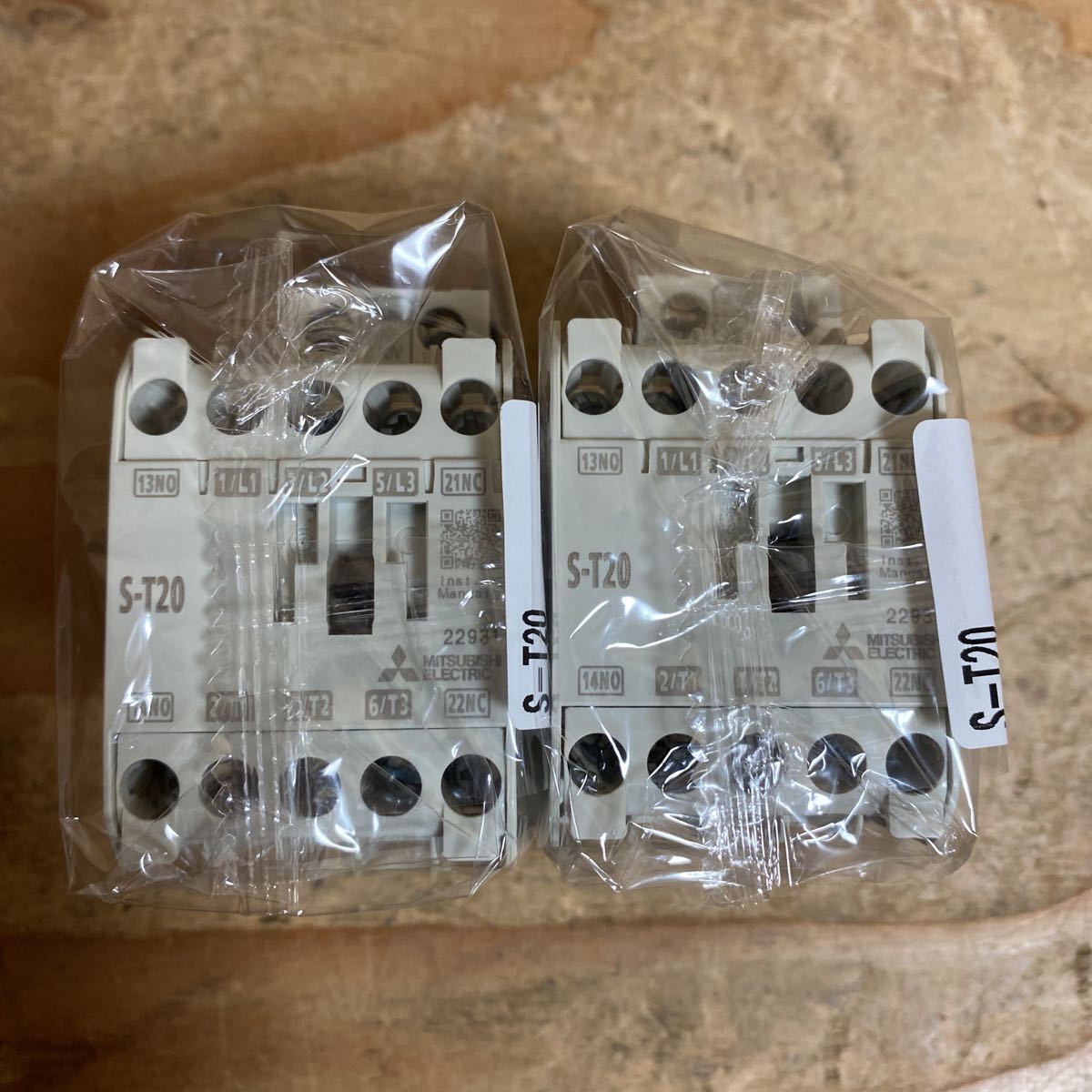 お得，セール 品 2個セット 三菱電機 非可逆式電磁接触器 S-T20 220V AC200-240V 電磁接触器 マグネットスイッチ MITSUBISHI 送料520 レ+(スイッチ、開閉器)｜売買されたオークション情報、yahooの商品情報をアーカイ スイッチ、開閉器