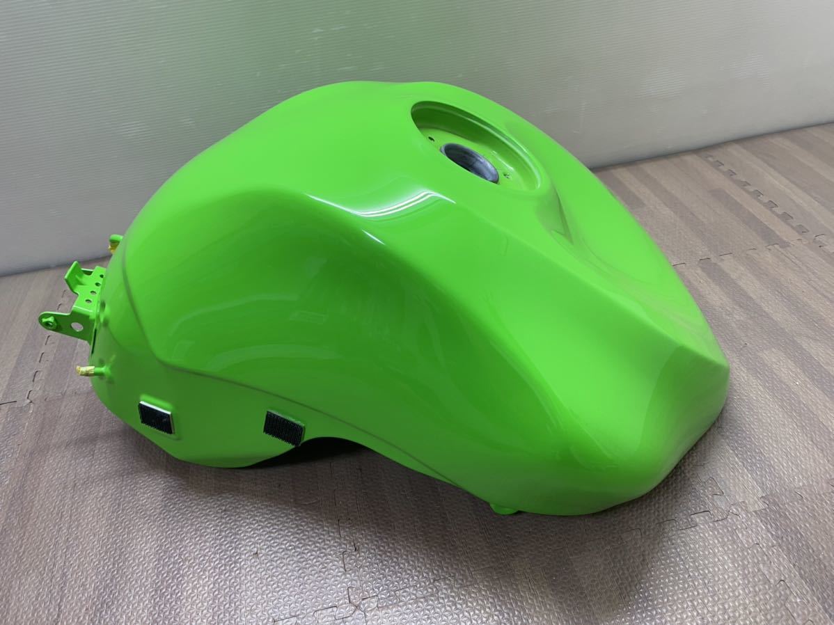 New 2019 ZX-6R Ninja (2019年式外しらしいです) KAWASAKI 純正 タンク