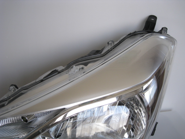 ヴィッツ　ＮＳＰ１３０　ＫＳＰ１３０　後期　純正　左ハロゲンライトユニット　ＫＯＩＴＯ　５２－３０１　打刻Ｌ４　中古品_2