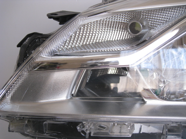 ヴィッツ　ＮＳＰ１３０　ＫＳＰ１３０　後期　純正　左ハロゲンライトユニット　ＫＯＩＴＯ　５２－３０１　打刻Ｌ４　中古品_3