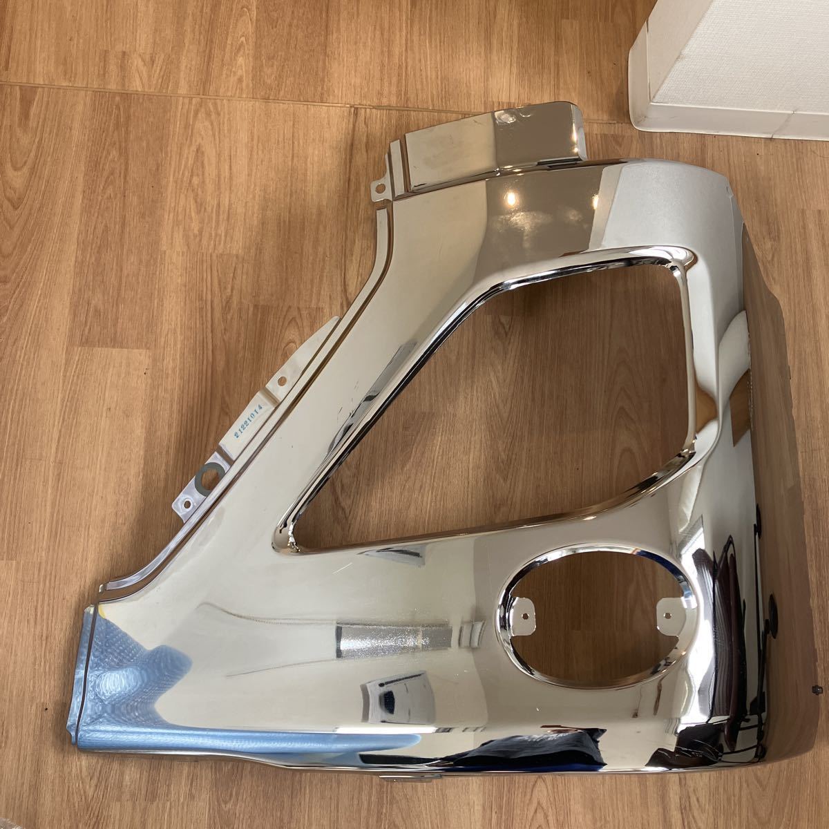 新型クオン 左フロントバンパー 純正メッキバンパー クオンメッキ