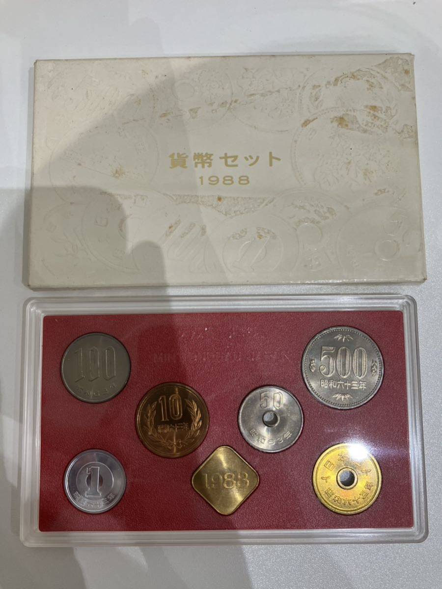 昭和と平成の貨幣セットです。昭和の思い出にいかがですか。 ○【貨幣セット】昭和61年 昭和62年 1988 昭和64年 平成5年 平成6年