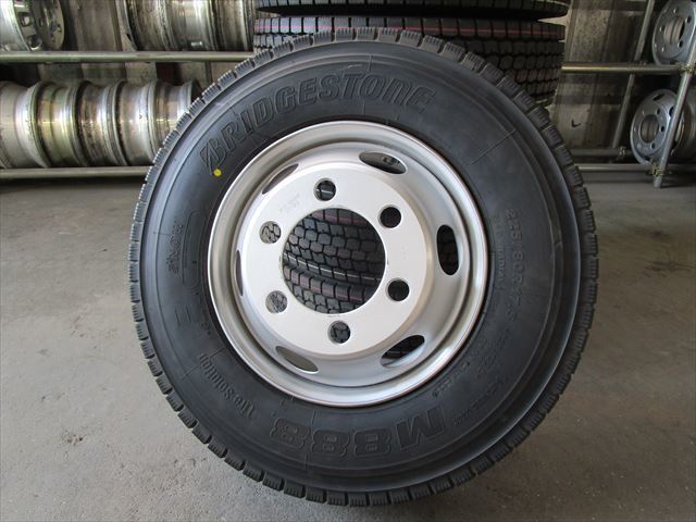 送料無料 225/80R17.5 BS M888 ミックス 新品タイヤ 4トン車 17.5×6.00 135-9 6穴 再塗装 6本セット 225&frasl;80R17.5 ブリヂストン M888 価格｜225&frasl;80R17.5 価格｜225&frasl;90R17.5 127&frasl;125L