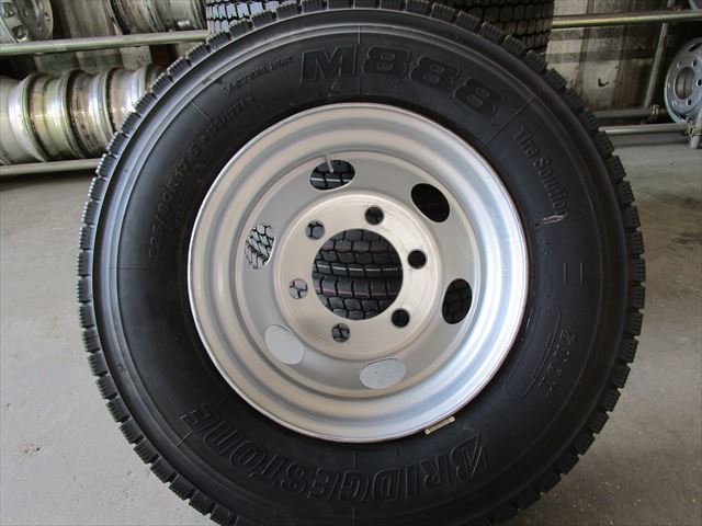 送料無料 225/80R17.5 BS M888 ミックス 新品タイヤ 4トン車 17.5×6.00 135-9 6穴 再塗装 6本セット 225&frasl;80R17.5 ブリヂストン M888 価格｜225&frasl;80R17.5 価格｜225&frasl;90R17.5 127&frasl;125L