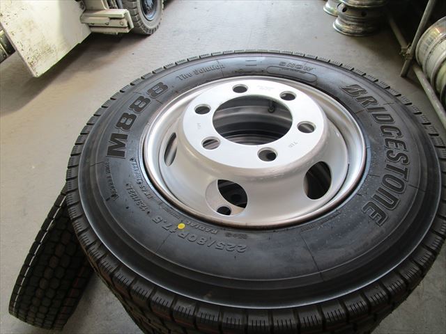 送料無料 225/80R17.5 BS M888 ミックス 新品タイヤ 4トン車 17.5×6.00 135-9 6穴 再塗装 6本セット 225&frasl;80R17.5 ブリヂストン M888 価格｜225&frasl;80R17.5 価格｜225&frasl;90R17.5 127&frasl;125L