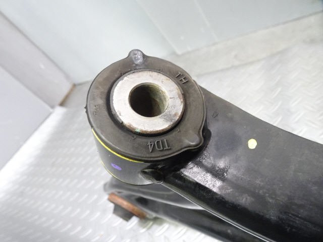 フリード＋ DAA-GB7 右Fロアアーム B553P フリード DAA-GB7 F フロント