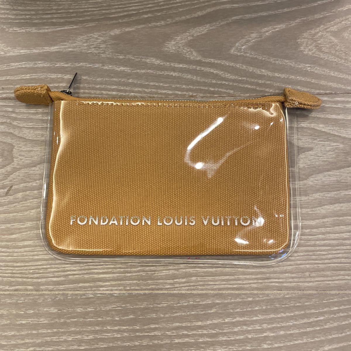 LOUIS VUITTON/ルイ ヴィトン ルイ ヴィトン財団美術館限定品 ポーチ 茶色